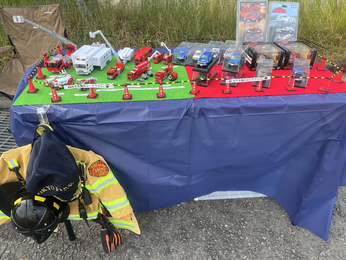 パトカー・消防車ミニカー展示